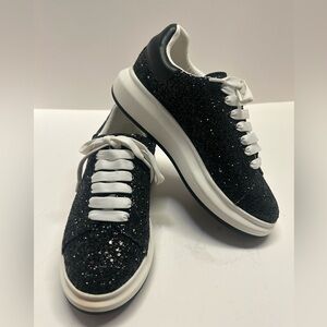 Blondo Diva Silver Sequin Glitter Women's  US 8M Sneaker Waterproof‎